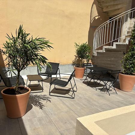 Studio Spacieux Avec Patio En Centre Ville 滨海卡瓦莱尔 外观 照片