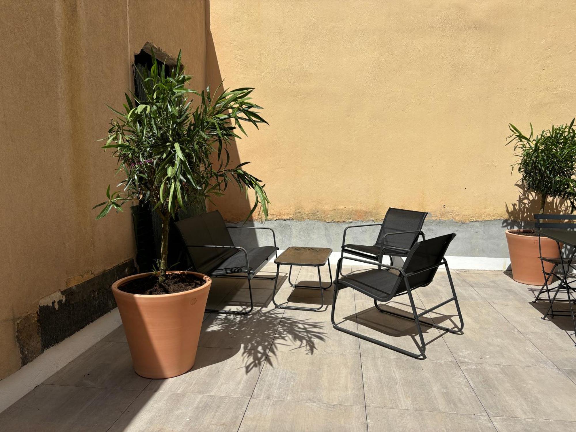 Studio Spacieux Avec Patio En Centre Ville 滨海卡瓦莱尔 外观 照片