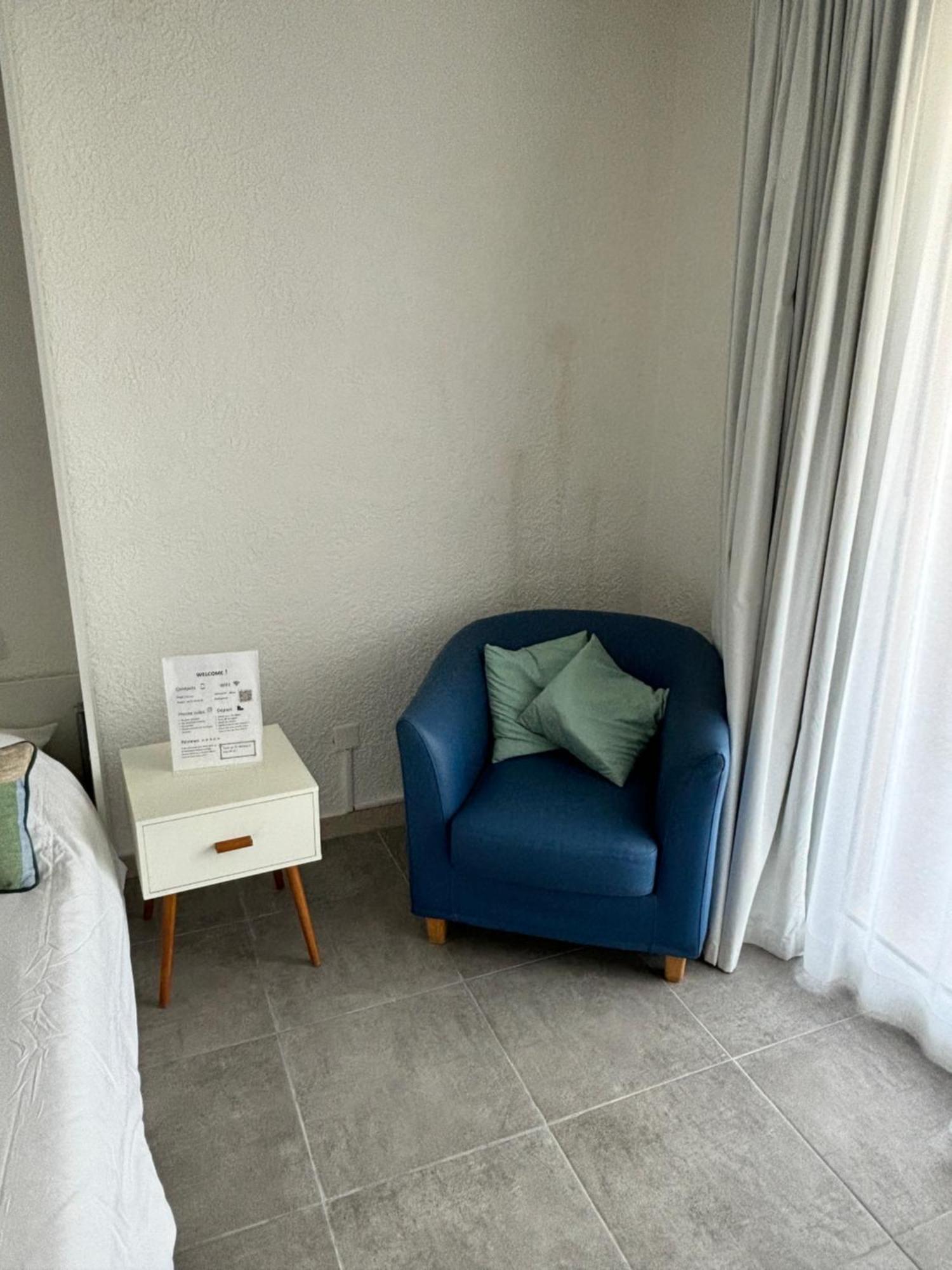 Studio Spacieux Avec Patio En Centre Ville 滨海卡瓦莱尔 外观 照片